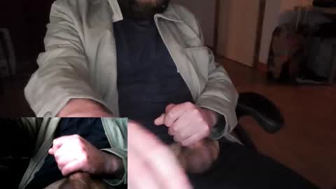 Snapshot of anontraveller chatting on 11.25.25 anontraveller online show from 11.25.25