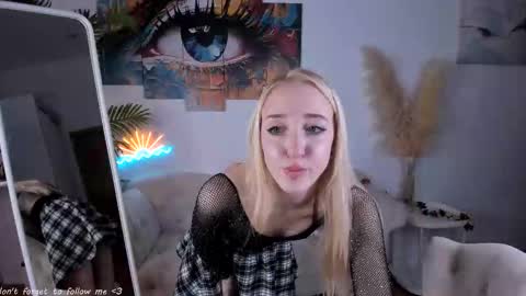 Snapshot of anorababy chatting on 10.22.25 Anora online show from 10.22.25