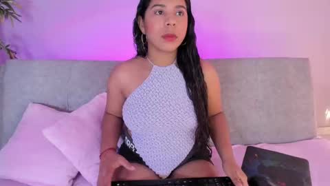 Snapshot of anotherlatingirl chatting on 01.28.25 Madison online show from 01.28.25