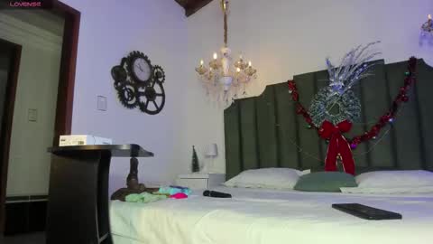 Snapshot of anthonela_russo chatting on 12.22.25 anthonela online show from 12.22.25