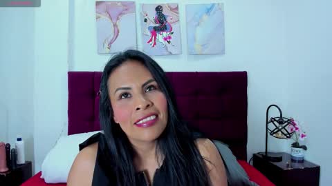 Anthonelaa   online show from 11.18.25