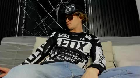 Snapshot of anthonystone_ chatting on 05.28.26 Anthonny online show from 05.28.26