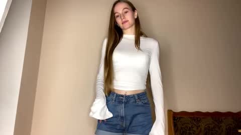 Snapshot of antionettepulgarin chatting on 02.11.26 Viktoria online show from 02.11.26