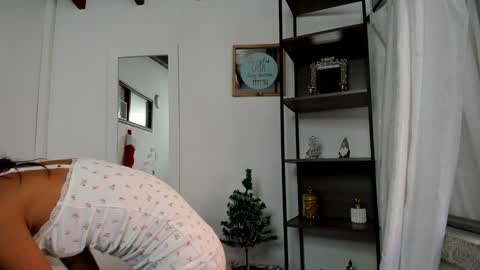 Antonela online show from 12.15.24