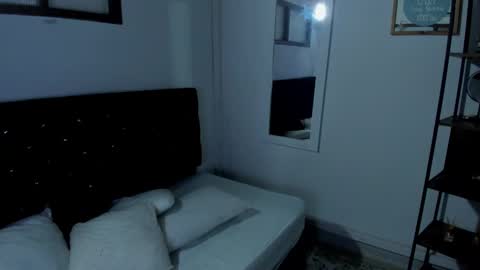 Antonela online show from 02.10.25