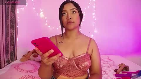 Snapshot of antonella_latin_curvy chatting on 01.30.25 Anne online show from 01.30.25