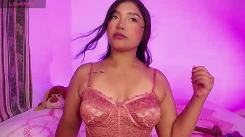 Snapshot of antonella_latin_curvy chatting on 03.02.25 Anne online show from 03.02.25