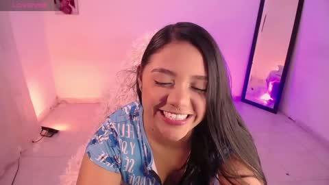 Snapshot of antonella_latin_curvy chatting on 09.12.25 Anne online show from 09.12.25