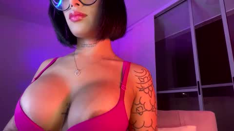 Snapshot of antonella_silva chatting on 01.10.25 Anto  online show from 01.10.25