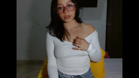 Snapshot of antonellacut chatting on 10.28.25 ANTONELLA online show from 10.28.25