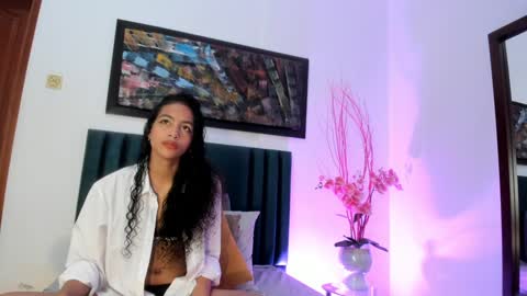 Snapshot of antonellahall_ chatting on 01.17.25 AntonellaHall online show from 01.17.25