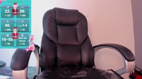 Snapshot of antonellaqueeen chatting on 12.13.24 ANTONELLE online show from 12.13.24