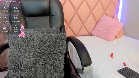 Snapshot of antonellaqueeen chatting on 01.10.25 ANTONELLE online show from 01.10.25