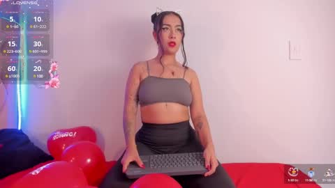 Snapshot of antonellaqueeen chatting on 02.15.25 ANTONELLE online show from 02.15.25