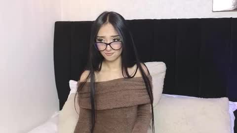 antonellariva_ online show from 12.04.25