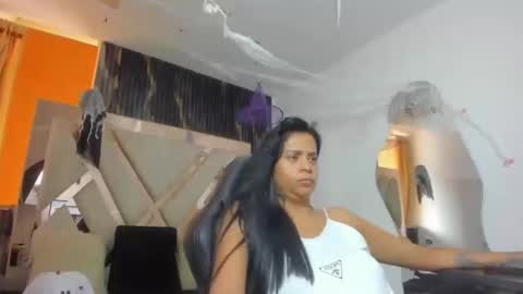 AntonellaTawer online show from 10.28.25