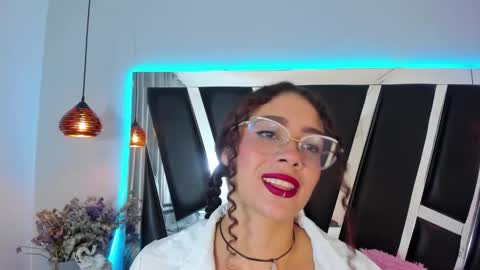 A N T O N E L L E  online show from 12.19.24