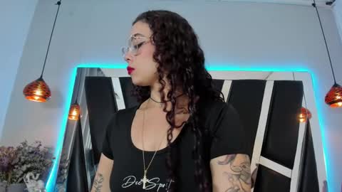 A N T O N E L L E  online show from 12.20.24