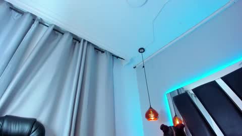 A N T O N E L L E  online show from 12.27.24
