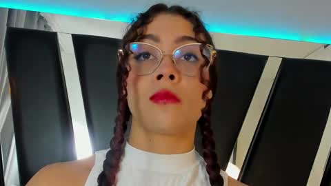 A N T O N E L L E  online show from 01.02.25