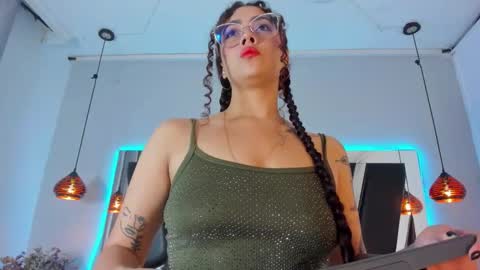 A N T O N E L L E  online show from 01.04.25