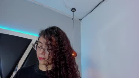 A N T O N E L L E  online show from 01.10.25