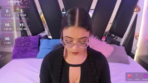 A N T O N E L L E  online show from 10.02.25