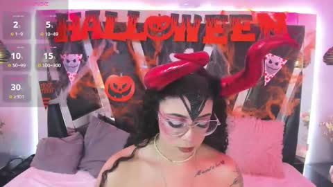 A N T O N E L L E  online show from 10.18.25