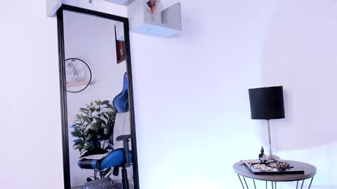 Snapshot of antoniacasarini chatting on 12.20.24 Antonia online show from 12.20.24