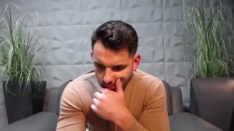 Snapshot of antoniovalentinidiamond chatting on 01.05.25 HI My name is Antonio online show from 01.05.25