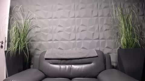 Snapshot of antoniovalentinidiamond chatting on 02.05.25 HI My name is Antonio online show from 02.05.25