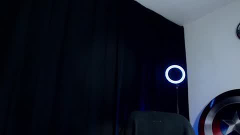 Snapshot of antonywebb94 chatting on 01.17.25 Instagram miguelangel1802  online show from 01.17.25