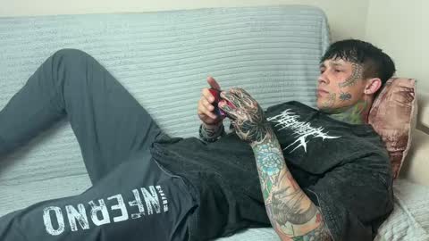 Tom online show from 05.04.26