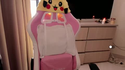   Independent model  online show from 04.16.26