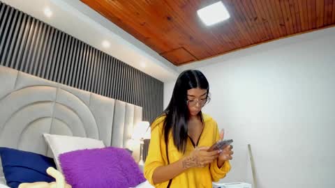 Snapshot of any_petitte chatting on 01.07.25 ANY online show from 01.07.25