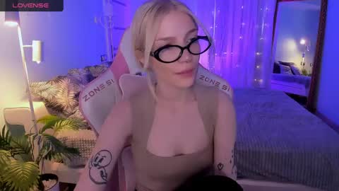 Anya online show from 04.19.26