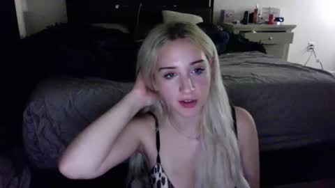 Snapshot of anyataylorrx chatting on 05.06.26 Anya online show from 05.06.26