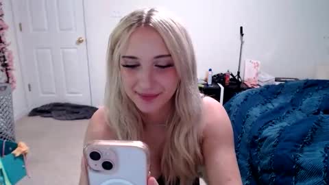 Snapshot of anyataylorrx chatting on 06.10.26 Anya online show from 06.10.26