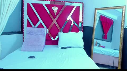 Anyela  online show from 12.17.24