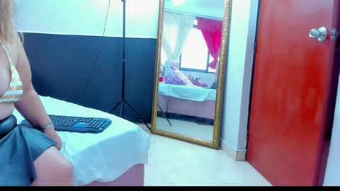 Anyela  online show from 12.17.24