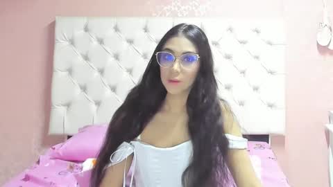 Snapshot of aome_rainbow2 chatting on 01.01.25 Aome Rainbow online show from 01.01.25
