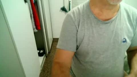 Snapshot of apixaba chatting on 10.04.25 furry bear online show from 10.04.25