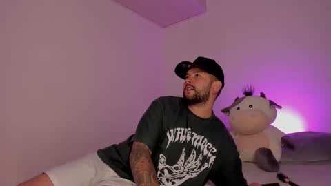 Snapshot of apolorising_ chatting on 09.17.25 Lola  Apolo online show from 09.17.25