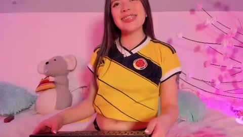 Snapshot of apple_of_pleasure chatting on 06.17.26 Lily online show from 06.17.26