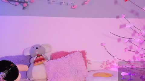 Snapshot of apple_of_pleasure chatting on 07.20.26 Lily online show from 07.20.26