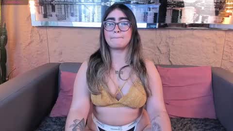 Snapshot of appril_foxx chatting on 09.30.25 apprilfoxx online show from 09.30.25