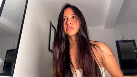 Snapshot of aprettyy chatting on 10.12.25 Anny online show from 10.12.25