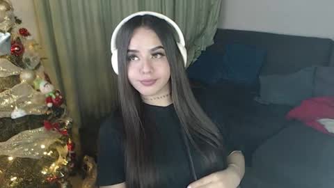 Snapshot of apriil_3 chatting on 11.11.25 Abril Freelance Model online show from 11.11.25