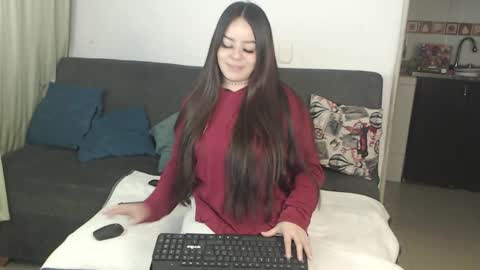 Snapshot of apriil_3 chatting on 11.12.25 Abril Freelance Model online show from 11.12.25