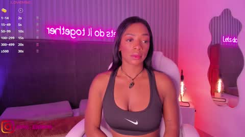 Snapshot of april_ebony18_ chatting on 02.20.25 April online show from 02.20.25